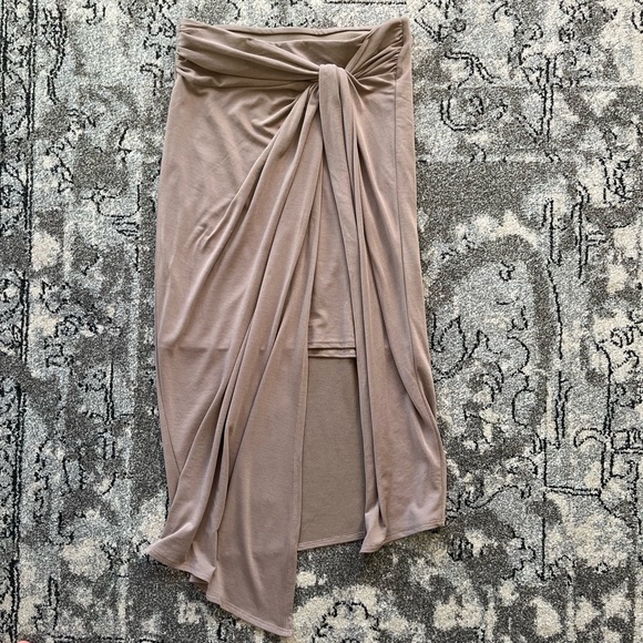 Dynamite Midi Skirt Beige Twist Front with slit - Picture 2 of 5